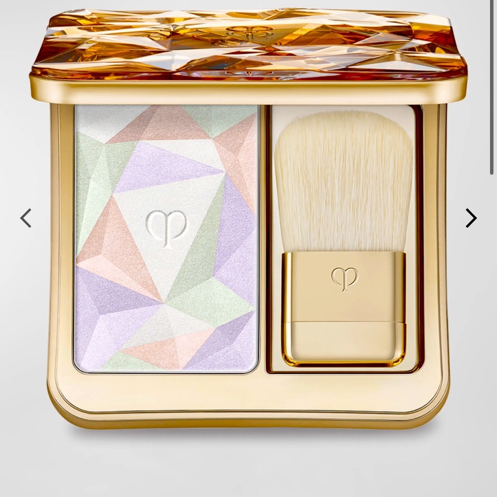 Cle de peau  The Luminizing  Face Enhancer